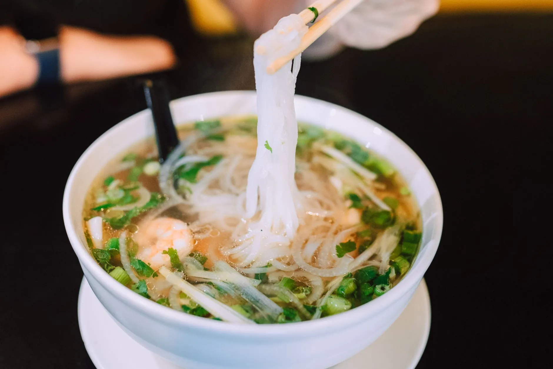 玻璃罐与塑料保鲜盒在食材分类储存中的性能对比分析